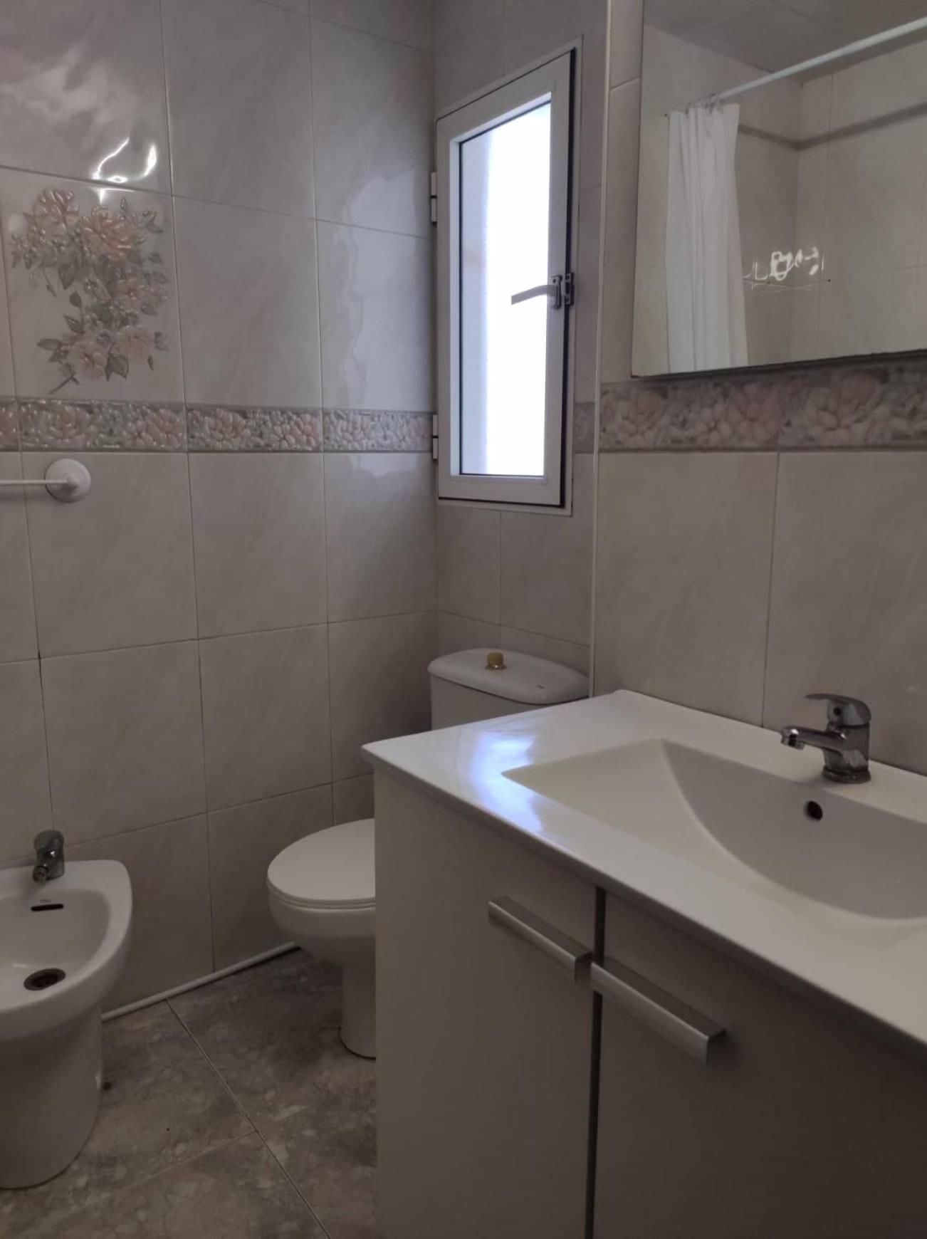 La Habitacion Del Piso Room In The Apartment Alicante Exterior photo